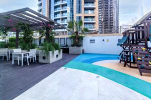 Stylish 2 Bed with full marina view on high floor