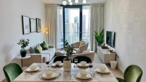 Stylish 2 Bed with full marina view on high floor