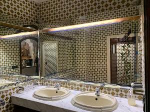 Grand Andalusian Villa Private Garage and Garden