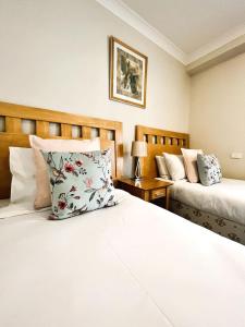 10 CBD Resort 2BR Secure Suite Pool Gym & Parking