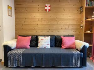 Updated cosy apartment, terrace, 10 mins to ski