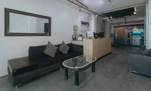RedDoorz Plus at Boni Avenue Mandaluyong