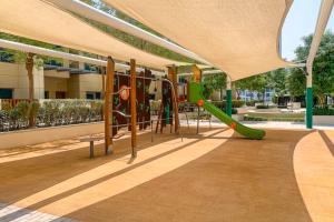 Vogue Vacation Homes, Creek Harbour, Harbour Views Tower Waterfront Living Close to Downtown, Burj Khalifa and Dubai Mall, One Bedroom Apartment with Balcony and Canal View, Access toAmenities