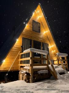 Mestia Sunrise Cottage, 1BR Mountain Stay Svaneti