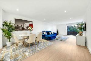 Spacious 2-Bedroom Apartment near Canary Wharf - London Ideal for Business, Leisure & Long Stays