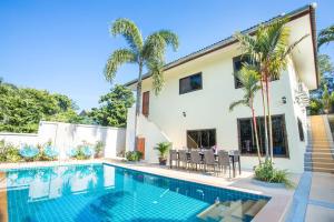 Large Private Pool 5BR Villa Tony near Promthep Cape