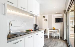 Stunning Stacaravan In Vabriga With Outdoor Swimming Pool