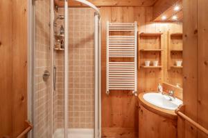 Cozy basement flat just few steps from centre