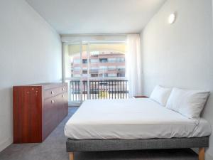 Le St Clair N317 ST2