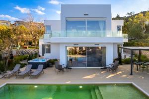 Vista by Del Sol Villa