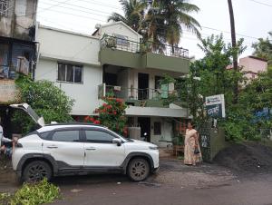 Swanky Sojourns Homestay with single AC Bedroom