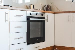 Hillside Apartment Gjirokastër 2 by PikHost