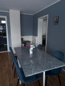 Apartment for 4 in Nature with Mountain View, 3 km from Beach