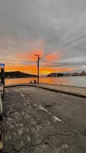 KIT FRENTE A PRAIA EM Sv