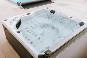 Villa Slovenia- Otokar family villa with heated pool, jacuzzi and spacious garden