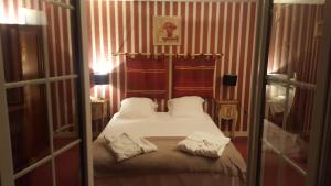 Hotels LOGIS Hotel Le Gonfalon : photos des chambres
