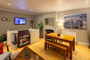 Historic Townhouse & Garden on Christmas Steps