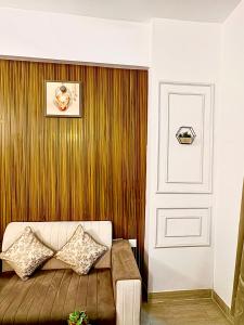 luxurious home 1bhk with swimming pool noida sector 75