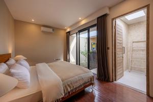 A Calm, Spacious Tropical Pool Villa in Umalas