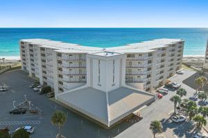 Holiday Surf and Racquet Club 319