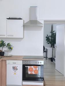 CITY&MORE-10! Charmantes Apartment mit Altbauflair!