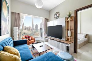 Modern 2BR I DAMAC Reva Residences I Canal Views