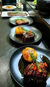 44 on Ennis Guest Lodge and Restaurant -