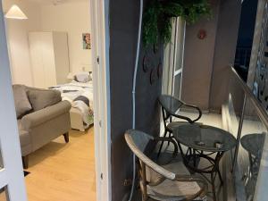 The white Port Luxe Studio Near Airport Symbiosis college Viman Nagar close to kalyani nagar & Koregaon Park