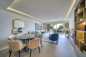 REF 1295 - Cannes Croisette - Sea view apartment for rent
