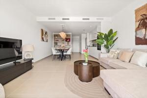 Family Friendly 3BR Apartment l Pool and Terrace