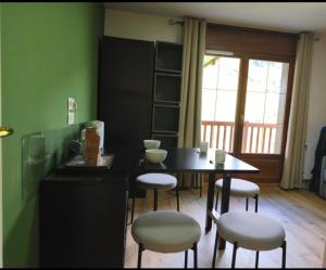 Apartment with pool at the foot of the slopes