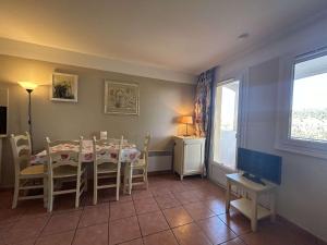 IS100-105 LES ISSAMBRES Studio cabine 4 couchages avec Piscine et parking