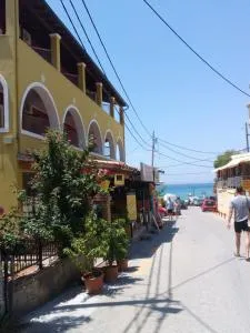 Sofia Margarita's Rooms - Sinarádes