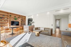 REF 1553 - Cannes Center - Sea view apartment for rent