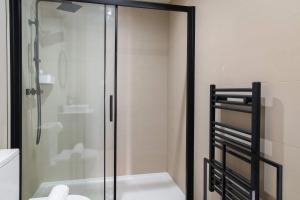 Spacious 1BED Birmingham Apartment w Roof Terrace