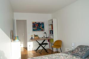 Quiet apartment near the Marais balcony