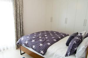 Bright and Modern Apartment with a pool & gym