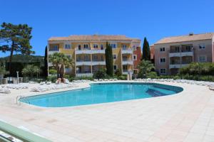 IS100-123 LES ISSAMBRES Appt 2 pièces 4 couchages Piscine et parking