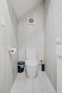 Quinns Rocks - Quinns by the Sea - 2BDR Beachfront Haven