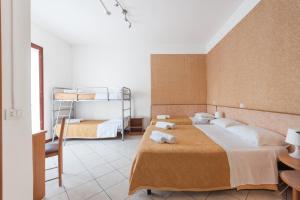 Family Room with Balcony room in Regina Hotel e Ristorante