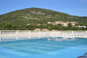 IS110-608 LES ISSAMBRES Vue mer Appt T2 cabine 6 couchages avec piscine