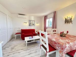 IS110-608 LES ISSAMBRES Vue mer Appt T2 cabine 6 couchages avec piscine