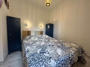 IS110-608 LES ISSAMBRES Vue mer Appt T2 cabine 6 couchages avec piscine