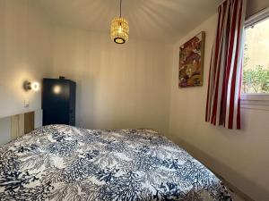 IS110-608 LES ISSAMBRES Vue mer Appt T2 cabine 6 couchages avec piscine