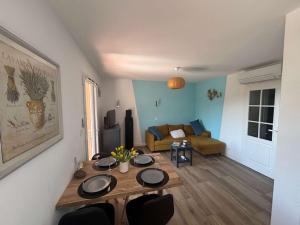 IS110-701 Les Issambres Appt T2 cabine couchages avec Piscine et parking