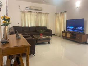 SHASHAS COZY MENAGE - An Independent Villa