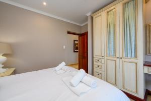 San Lameer Villa 14216 - 4 Bedroom Deluxe - 8 pax - San Lameer Rental Agency