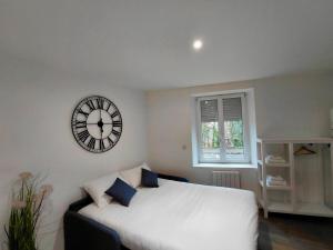 C Coispine 1 Cosy studio RDC vue sur la Meuse