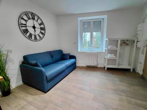 C Coispine 1 Cosy studio RDC vue sur la Meuse