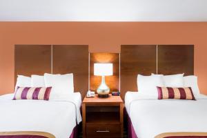 Queen Room with Two Queen Beds - Non-Smoking room in Quality Inn West Yarmouth